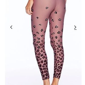 💗BEACH RIOT  LEXI LEOPARD LEGGINGS SIZE S